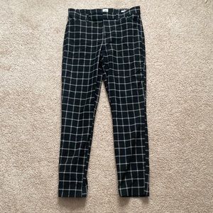 Size 6 Signature Skinny Ankle Black and White Plaid Gap Dress Pants